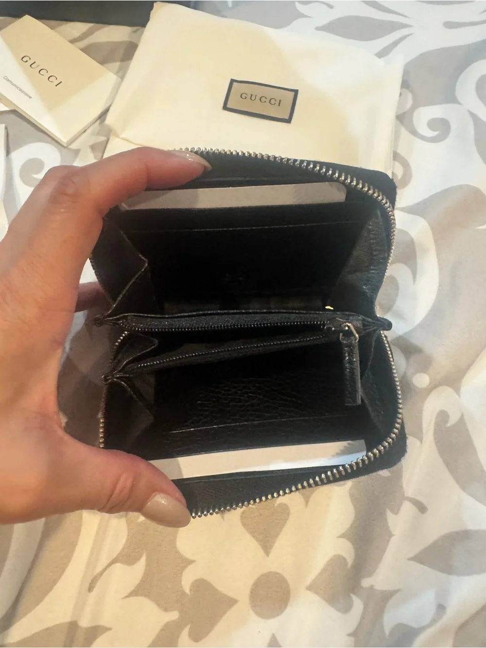 Gucci Black Pebbled Leather Zip Card Case with Embossed GG - Picture 7 of 9